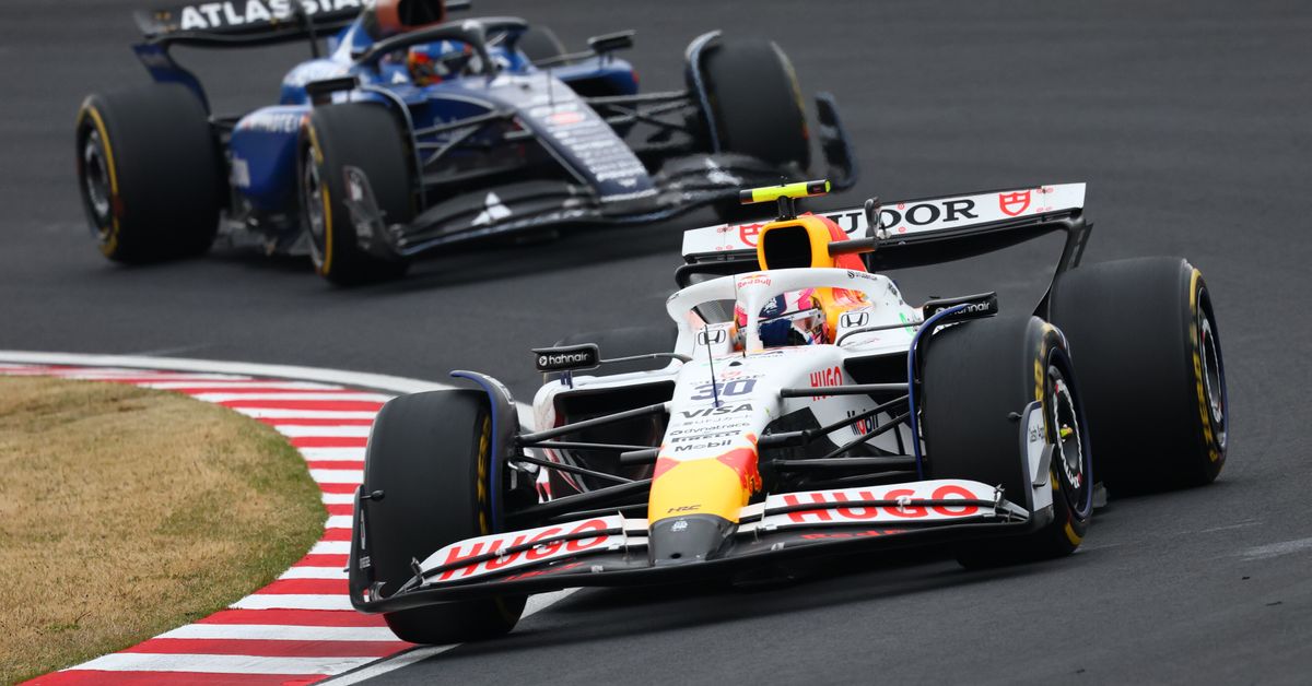 Carlos Sainz chasing down a racing Bulls at the Japanese GP