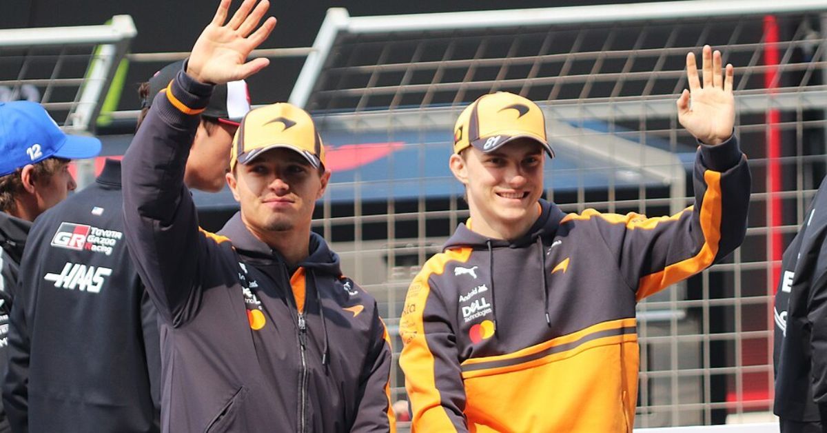 Lando Norris and Oscar Piastri waving