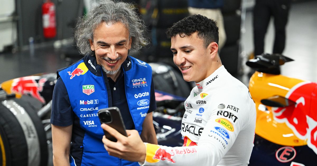 Laurent Mekies and Isack Hadjar taking a photo