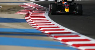 Max Verstappen using the DRS at the 2022 Bahrain GP on Red Bull in F1