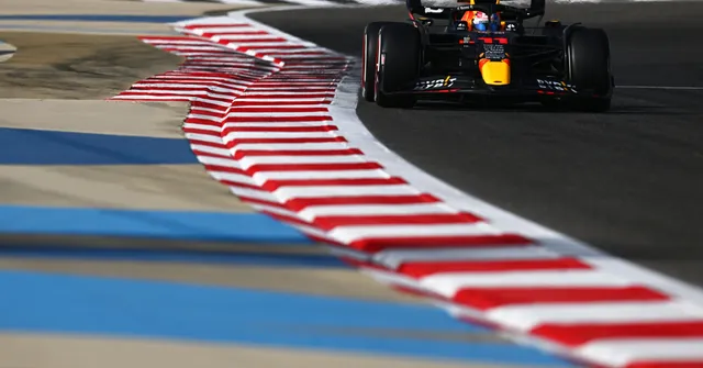 Max Verstappen using the DRS at the 2022 Bahrain GP on Red Bull in F1