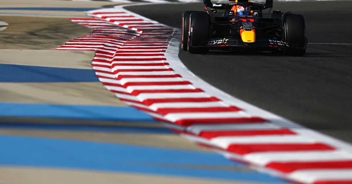 Max Verstappen using the DRS at the 2022 Bahrain GP on Red Bull in F1